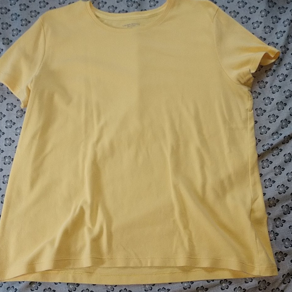 Soft yellow Laura Scott t-shirt